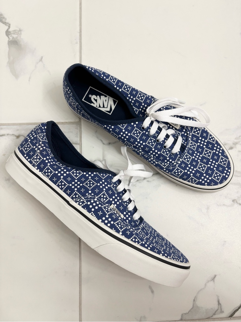 Vans Dot Pattern Sneakers M8.5 W10 Navy Blue NWOT Americana Bandana Print